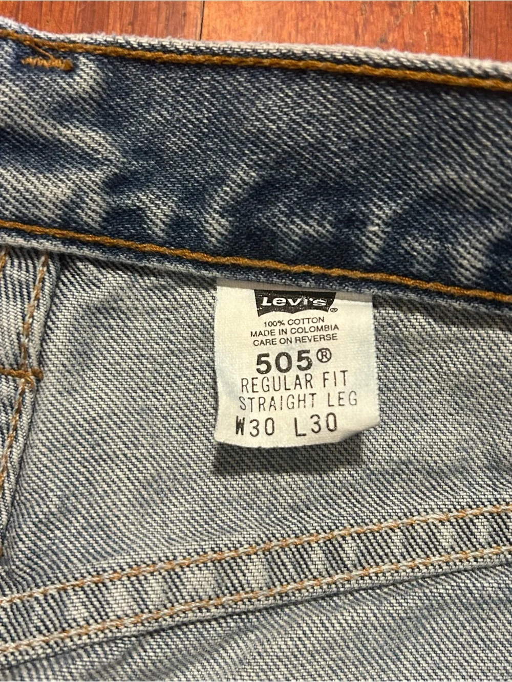 Vintage Levi’s 505 Regular Fit Straight Leg Red Tab Faded Blue Denim Jeans 30x30